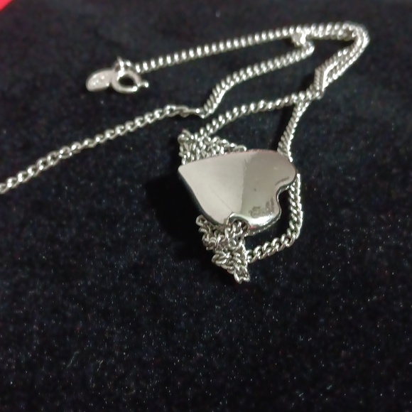Avon silver floating heart necklace 19" - Picture 6 of 8